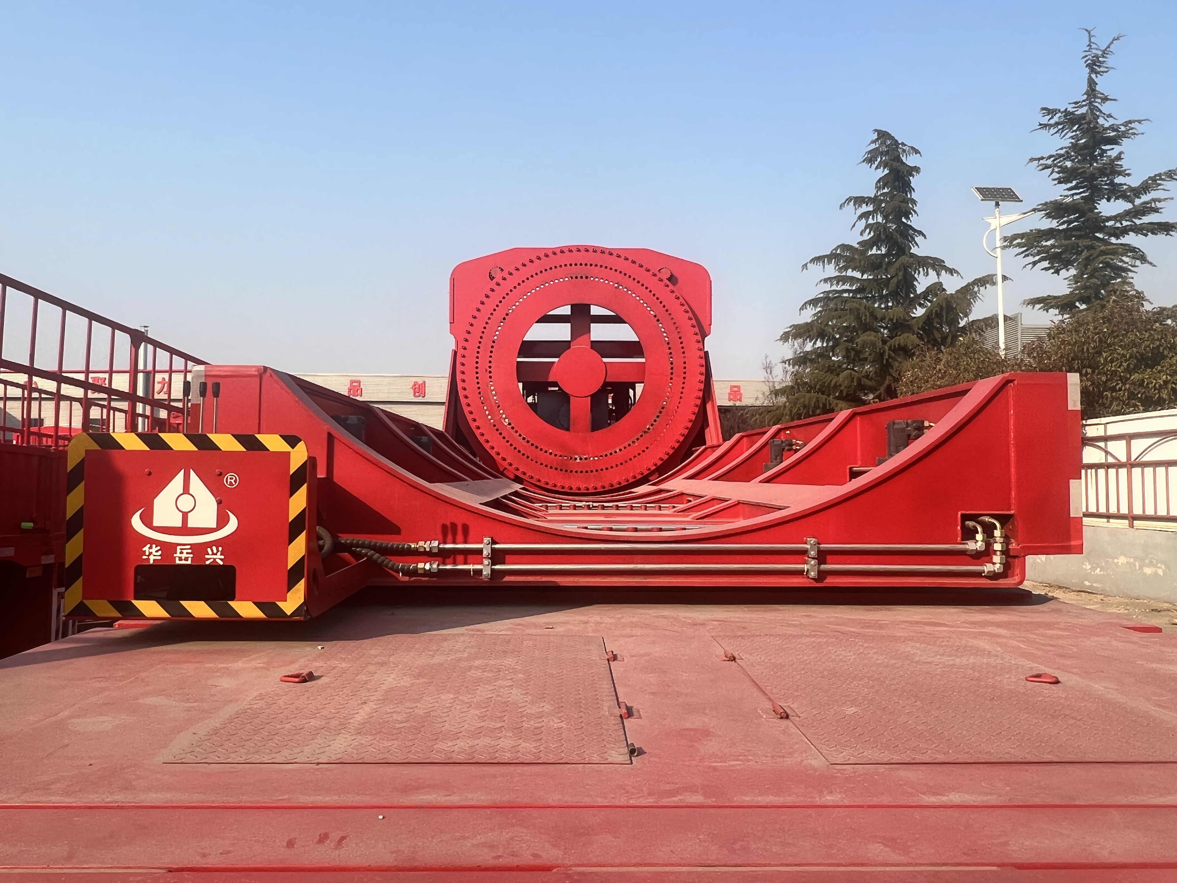 Close-up of the heavy-duty hydraulic suspension system on the HUAYUE 100 meter wind blade trailer for sale in Malaysia