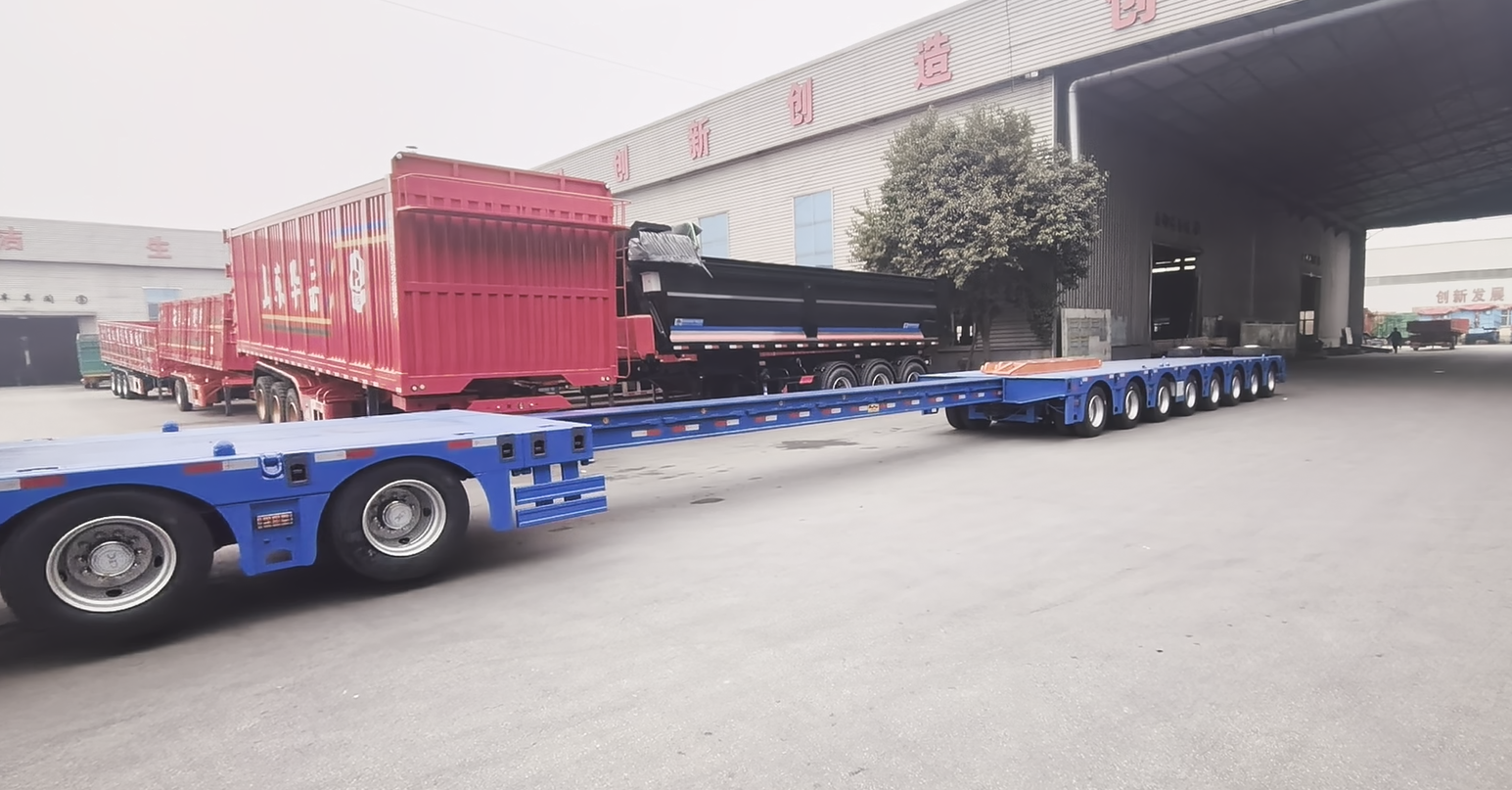 Side view of the HUAYUE 10 axle telescopic lowbed trailer in its fully extended state for over-length cargo transport