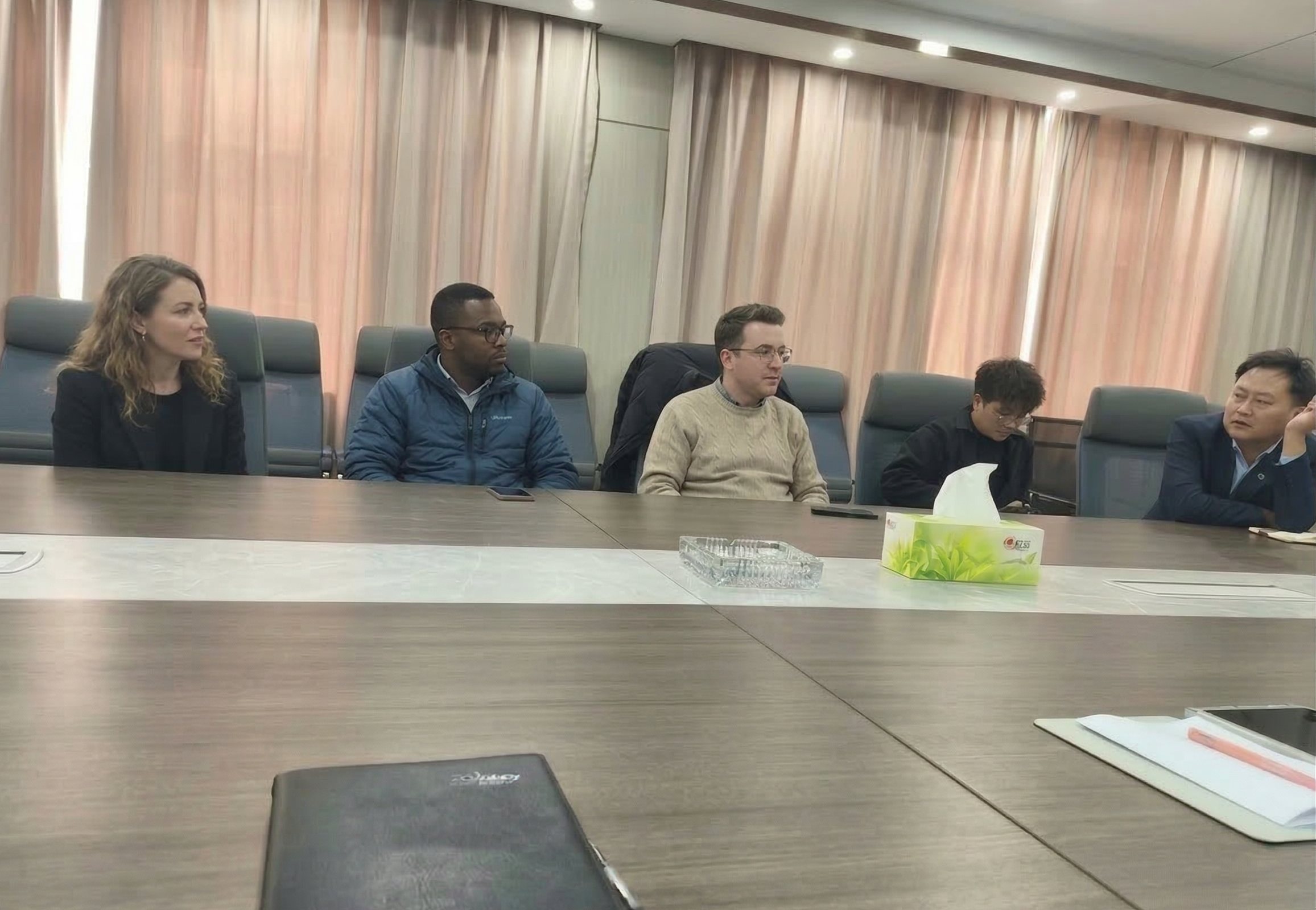 Mexican clients and HUAYUE engineering team in a conference room discussing the technical specifications for the 7 axle 150 ton hydraulic modular trailer