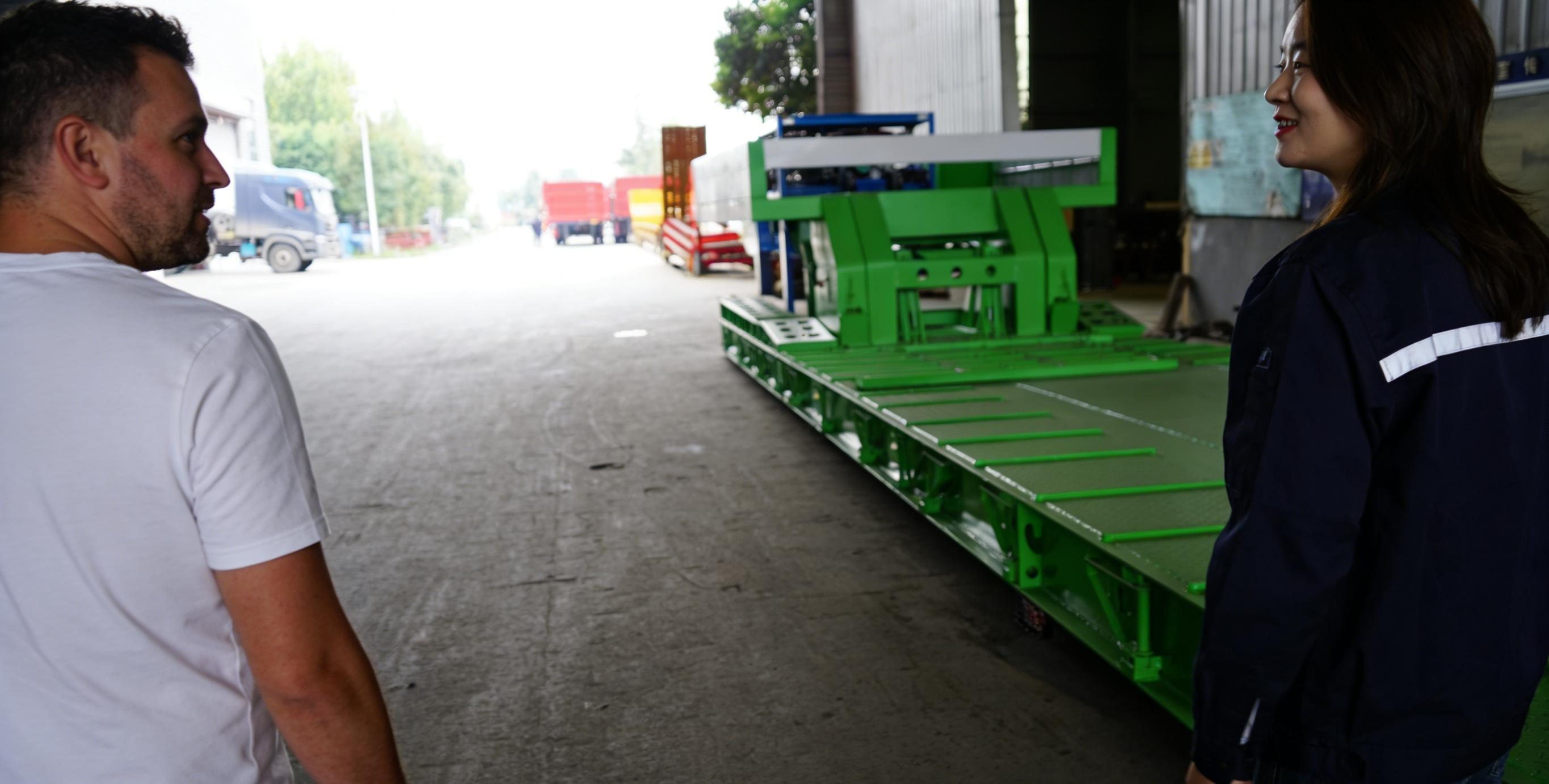 Pakistani Customer Visits and Purchases 4 Axle 100 Ton Removable Gooseneck Trailer
