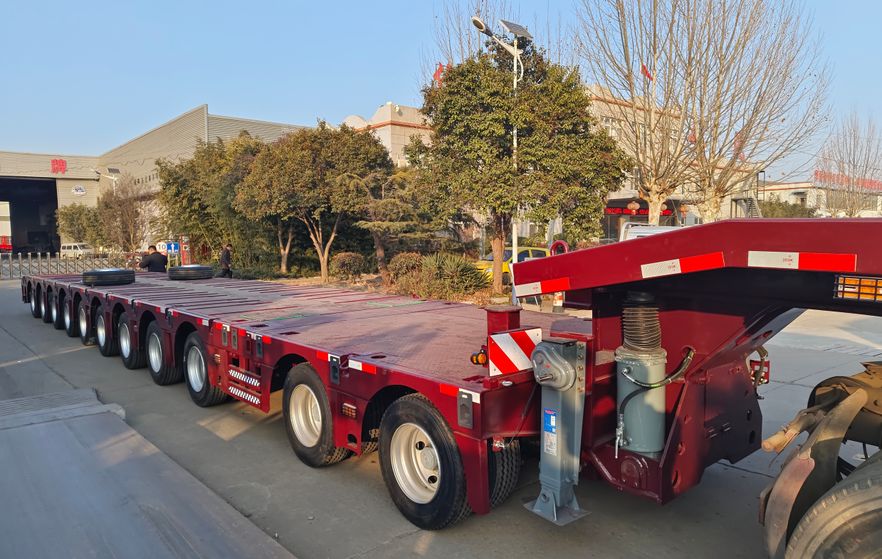 Close-up of the HUAYUE hydraulic modular trailer's power gooseneck, featuring a built-in Quanchai 480 independent diesel power station that delivers immense power to the 22 hydraulic suspensions and the steering system.
