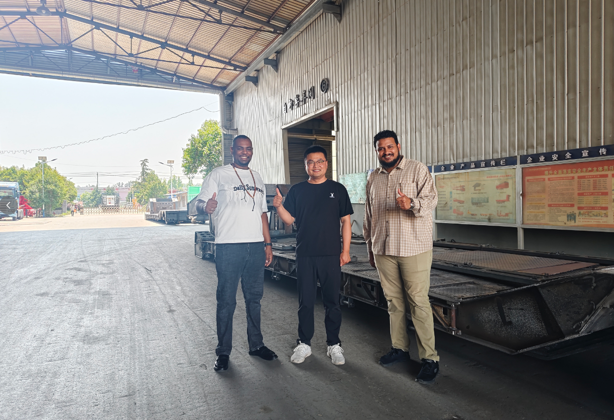 Saudi Infrastructure Contractor Inspects HUAYUE for Custom Lowbed Trailers