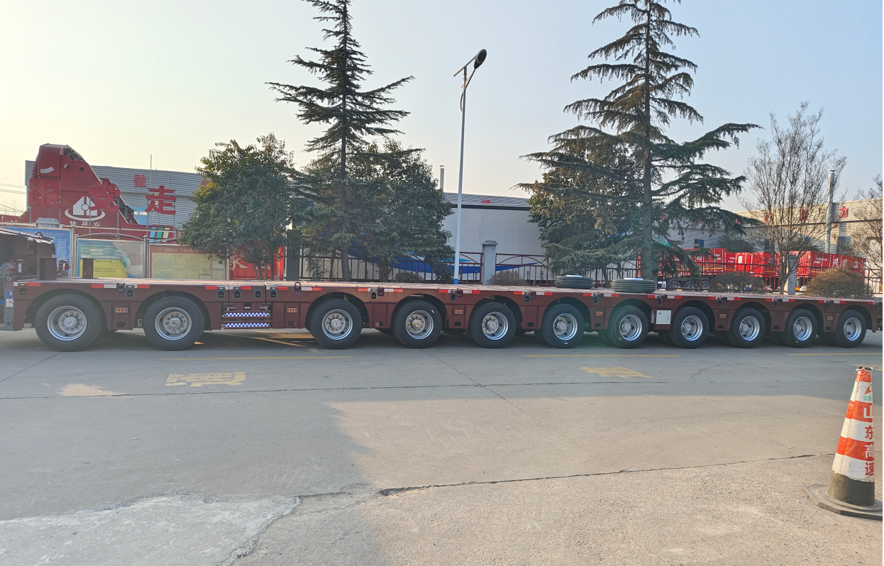 Full side profile of the HUAYUE 11-axle heavy-duty hydraulic modular trailer, showcasing its 21-meter ultra-strong load-bearing platform and multi-axle hydraulic suspension system.