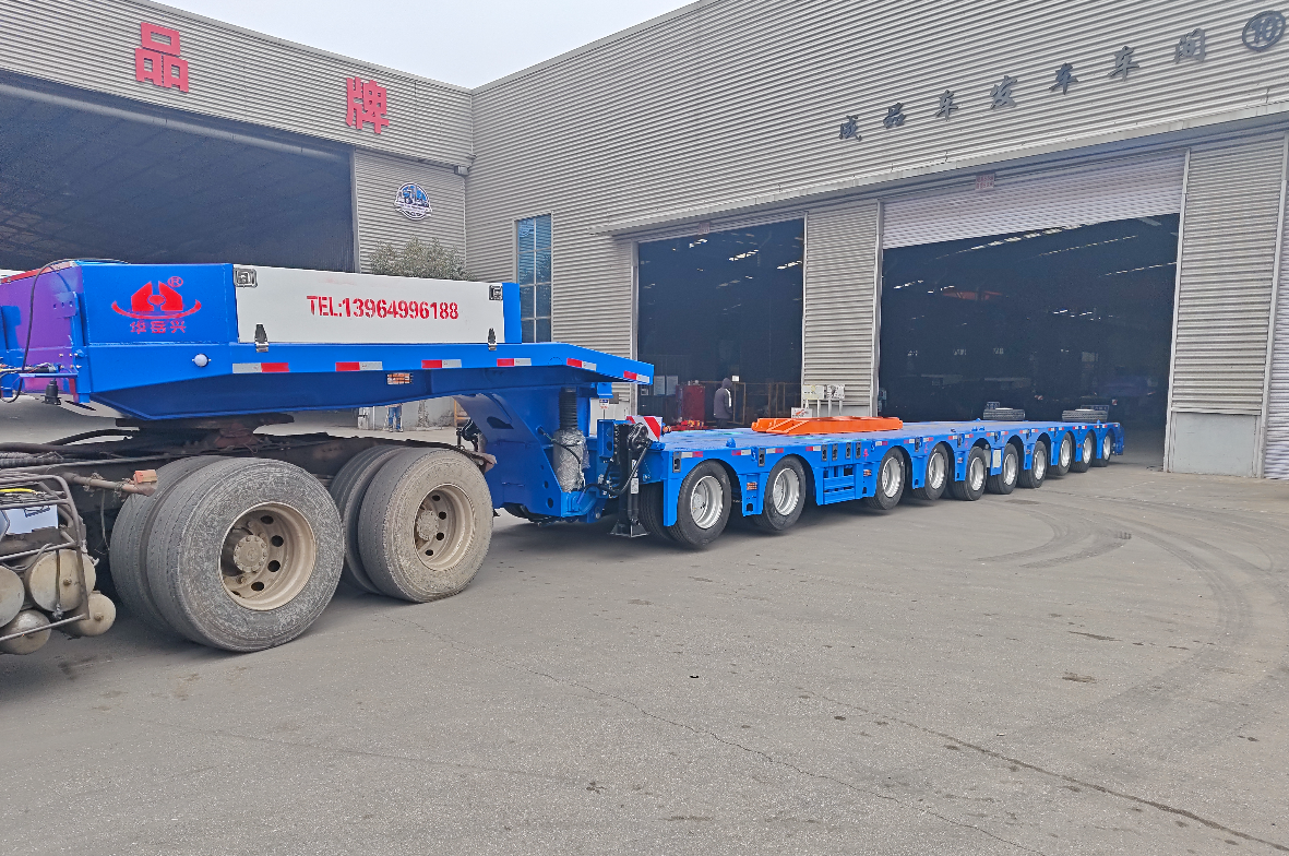 Side profile of the HUAYUE 10-axle extendable heavy-duty lowbed trailer, showcasing its ultra-low deck and multi-axle air suspension system designed for wind blade and bridge girder logistics.