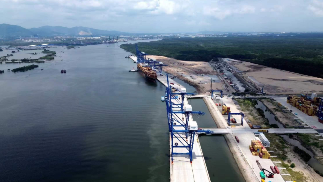Port development and bulk-material logistics setting
