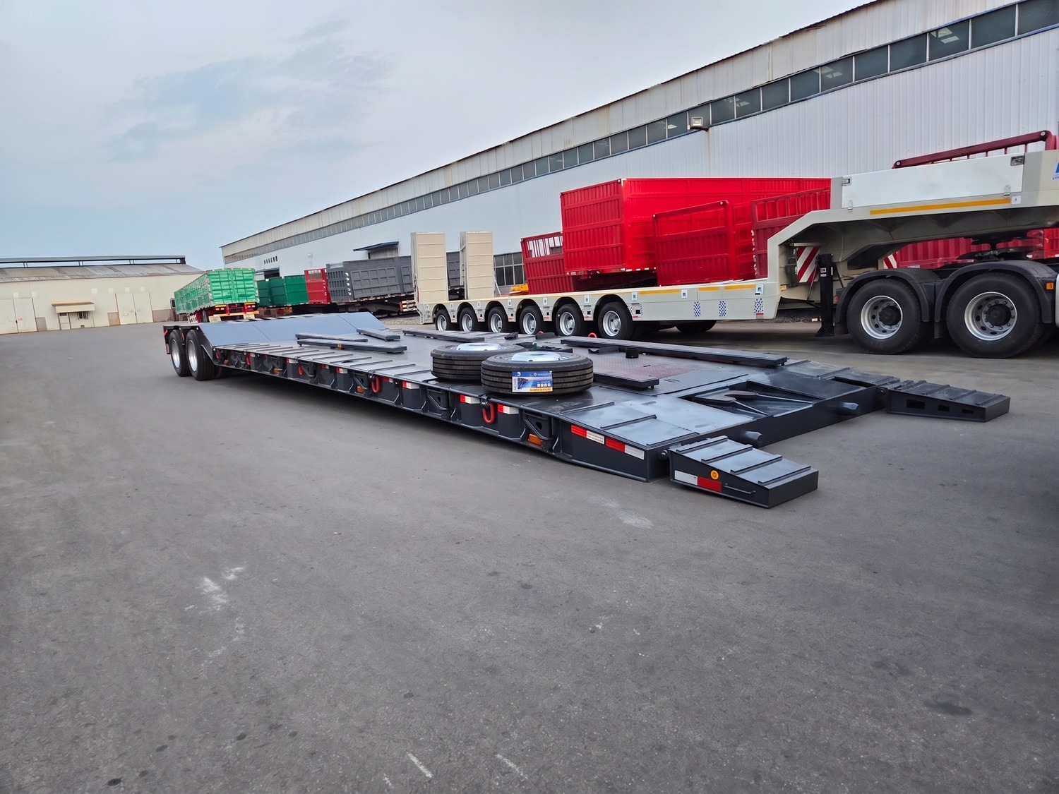 Removable Gooseneck Trailer: Connection and Front-Loading Design