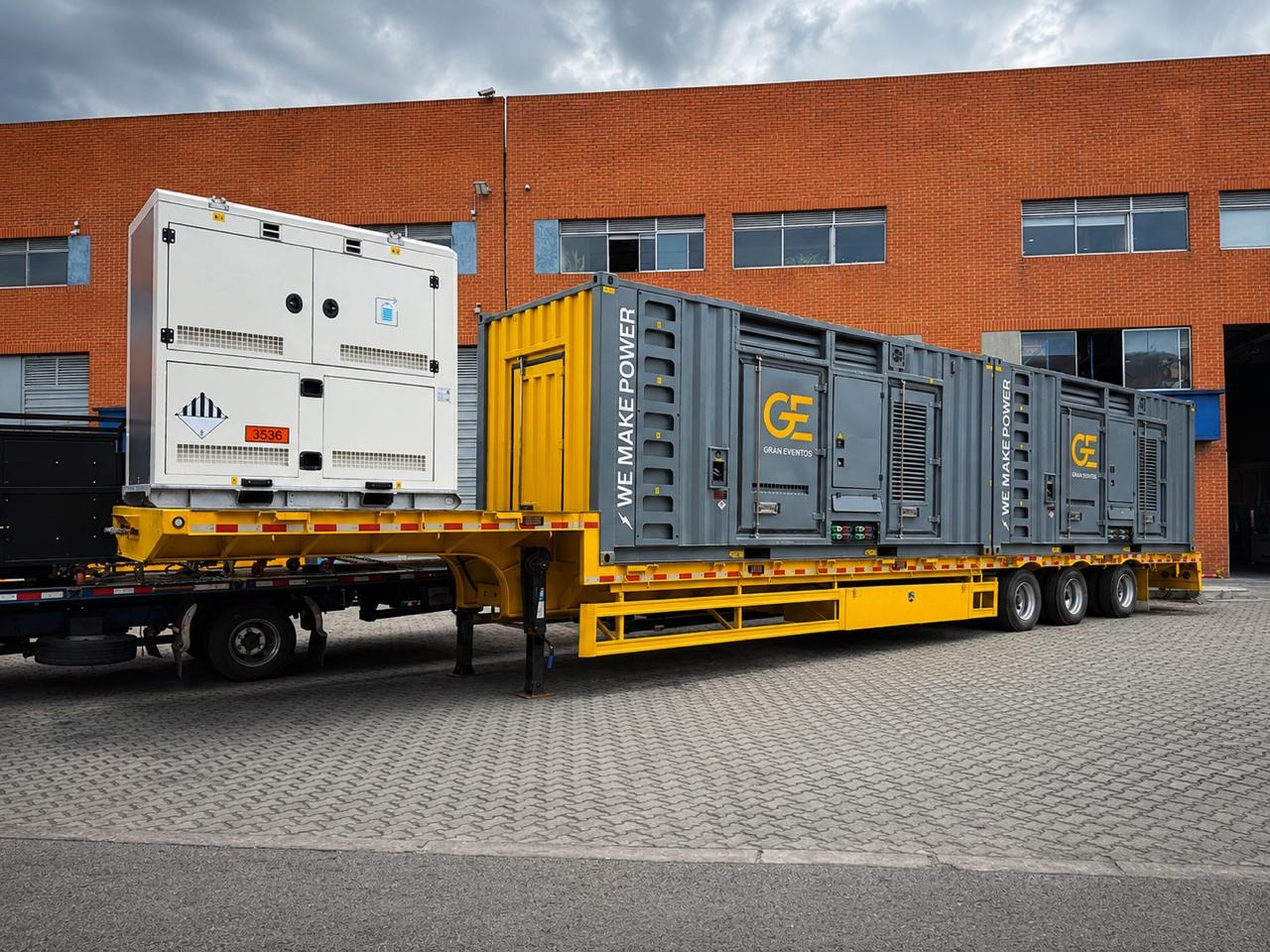 Colombia 3-Axle Lowbed Trailer: Side-Panel and Access Details