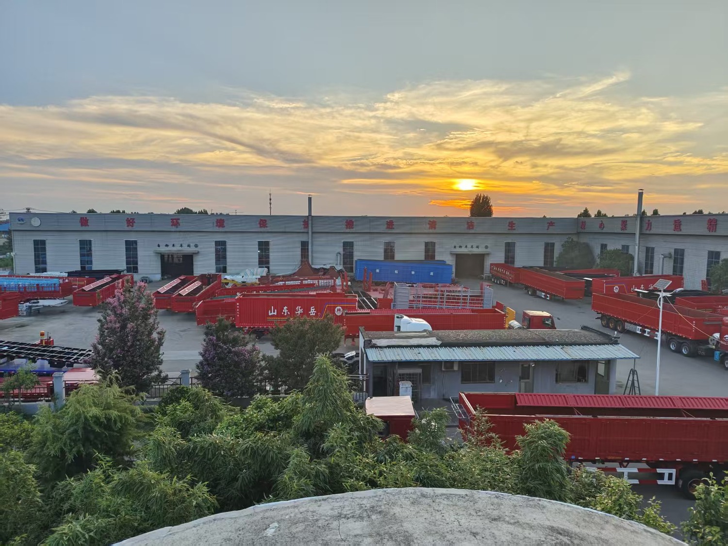 HUAYUE trailer yard with multiple semi-trailer configurations