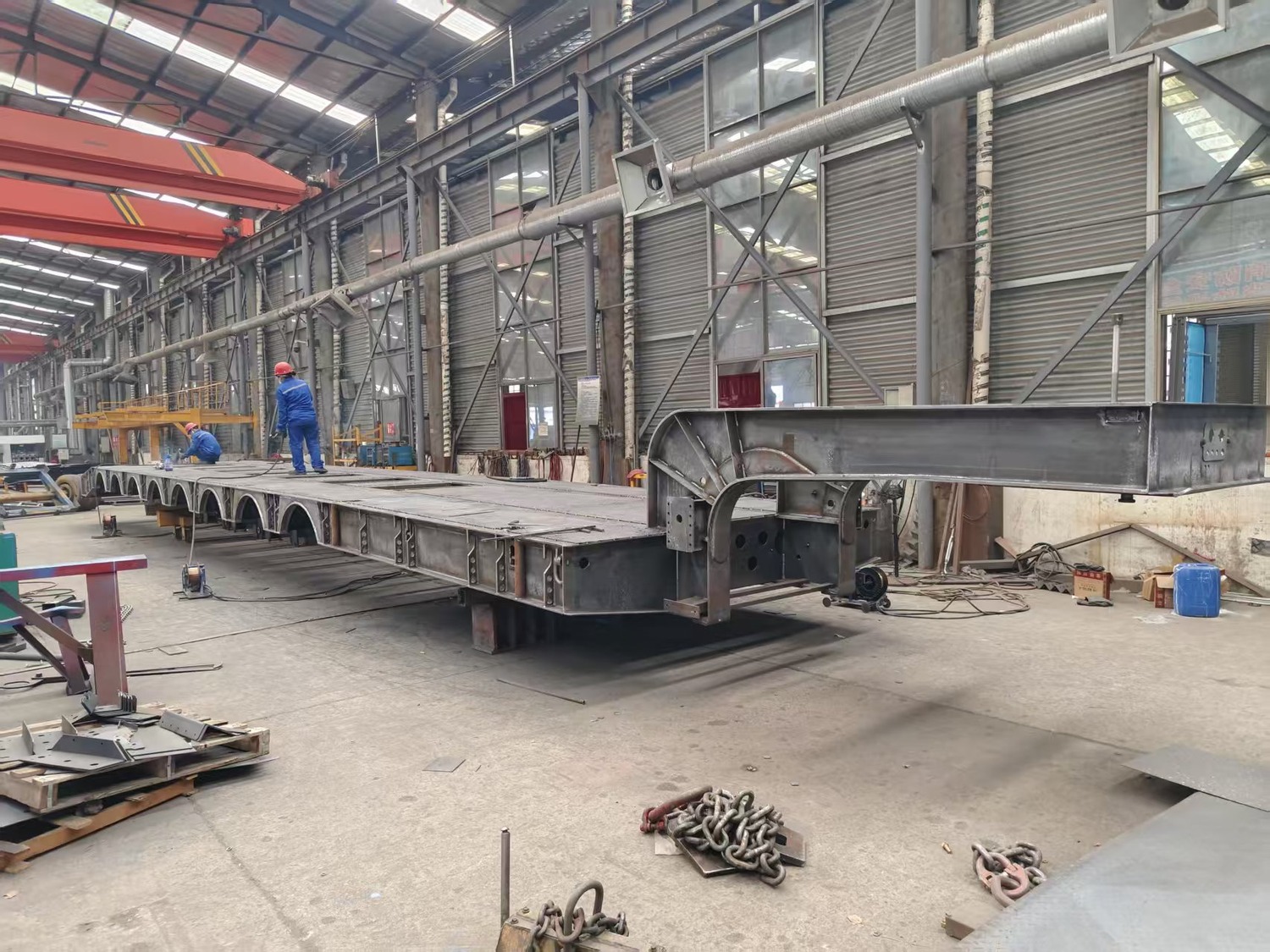 Lowbed semi-trailer chassis in a welding workshop